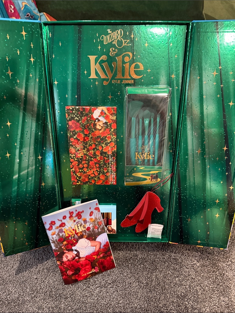 Kylie Cosmetics Lipstick Set - Wizard of Oz & Kylie Special Edition - Picture 2 of 16